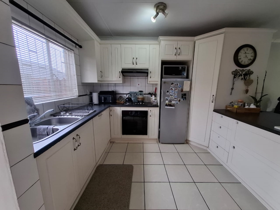 2 Bedroom Property for Sale in Langenhovenpark Free State